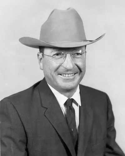 ElmerKelton_columnPhoto_SGRmag_gs.jpg